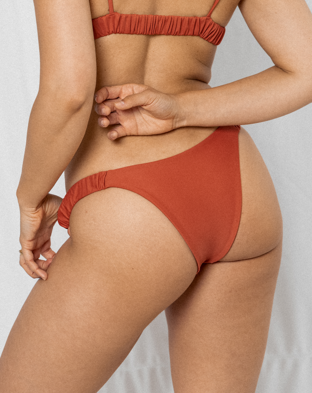 High leg bikini bottom with shape effect, medium coverage